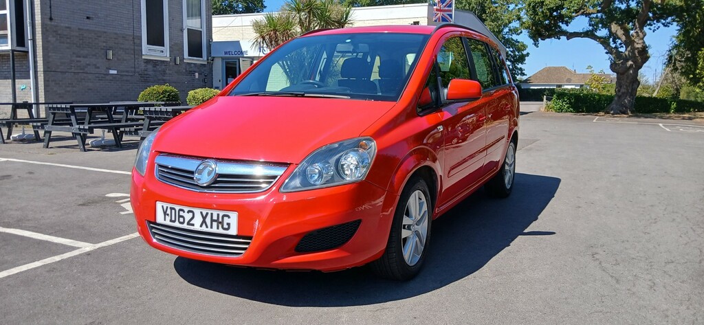 Vauxhall Zafira 1.6 16V Exclusiv Red #4