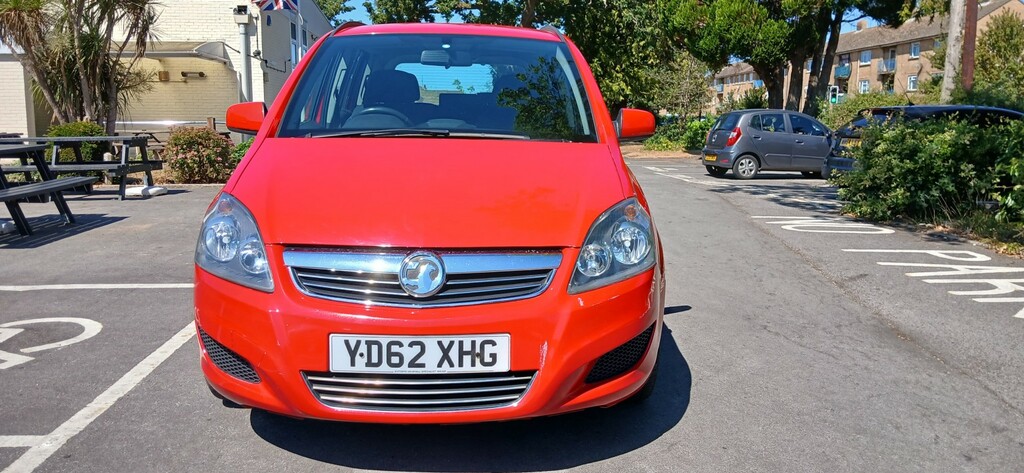 Vauxhall Zafira 1.6 16V Exclusiv Red #3