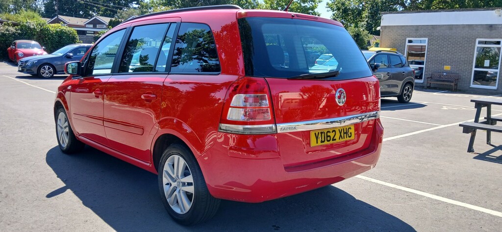 Vauxhall Zafira 1.6 16V Exclusiv Red #6