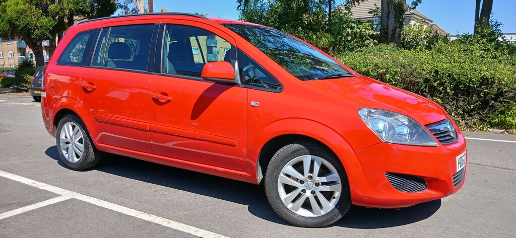 Vauxhall Zafira 1.6 16V Exclusiv Red
