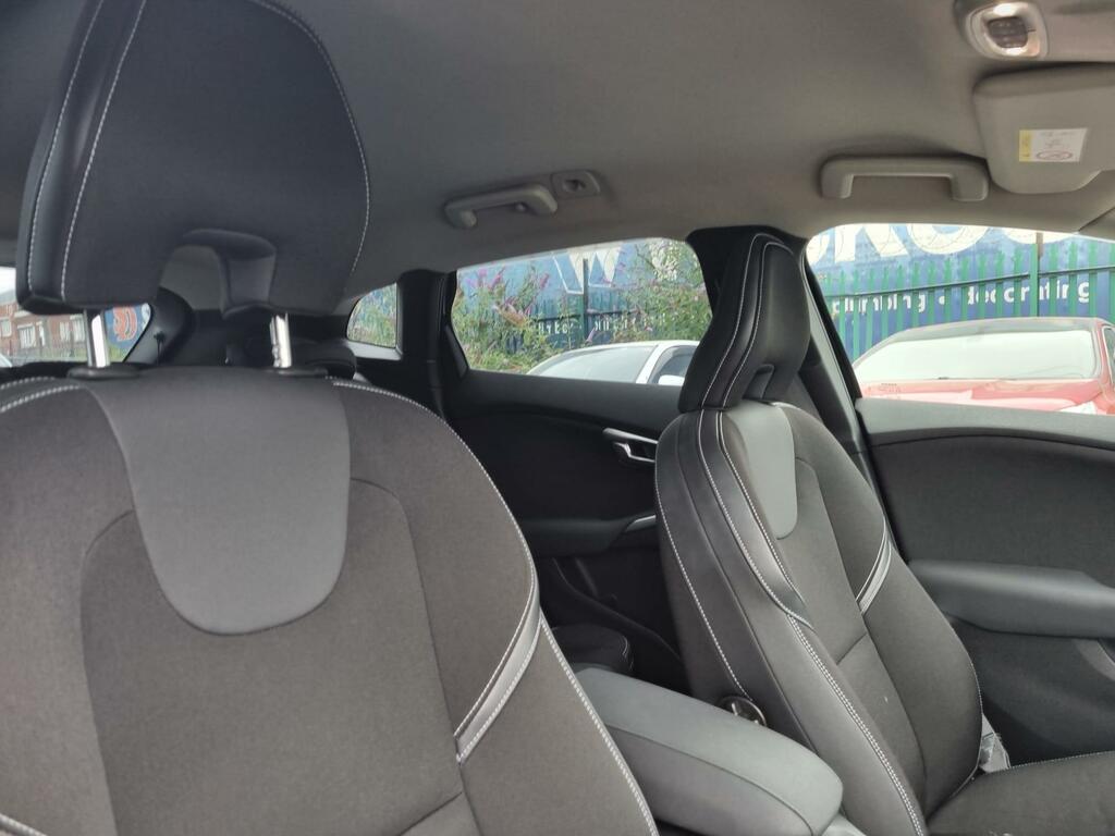 Volvo V40 2.0 D2 Se Nav Hatchback Euro 6 Blue #32