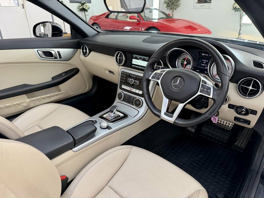 Mercedes-Benz SLK 2015 2.1 Slk250d Amg Sport Convertible Black #2