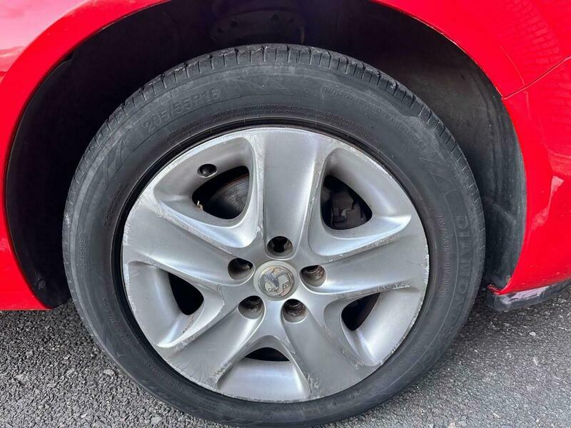 Vauxhall Zafira 1.8 16V Exclusiv Mpv White #35
