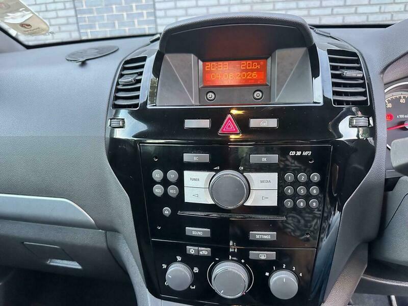 Vauxhall Zafira 1.8 16V Exclusiv Mpv White #27