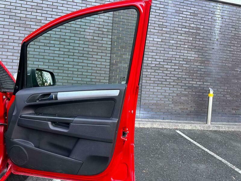 Vauxhall Zafira 1.8 16V Exclusiv Mpv White #15