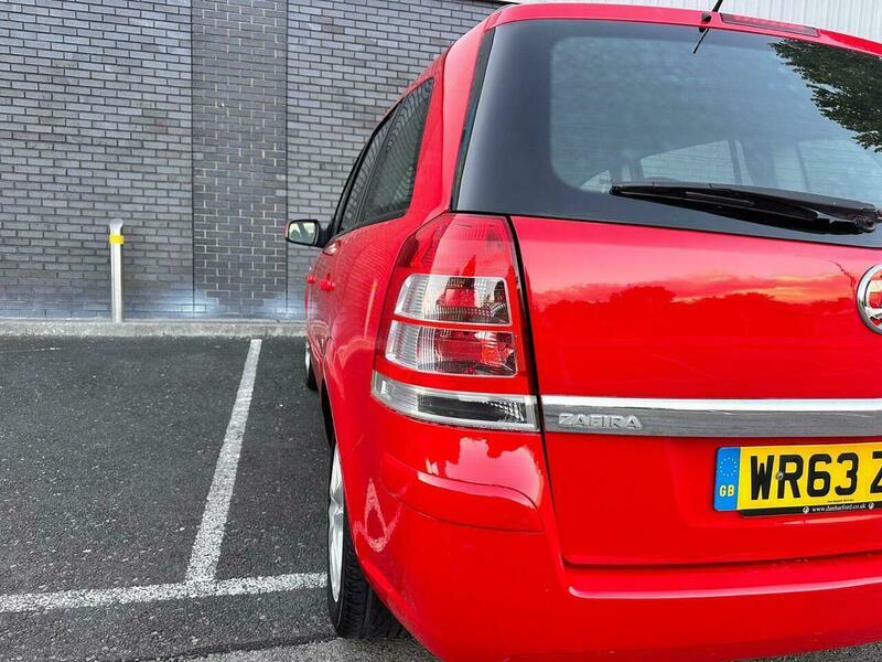 Vauxhall Zafira 1.8 16V Exclusiv Mpv White #13