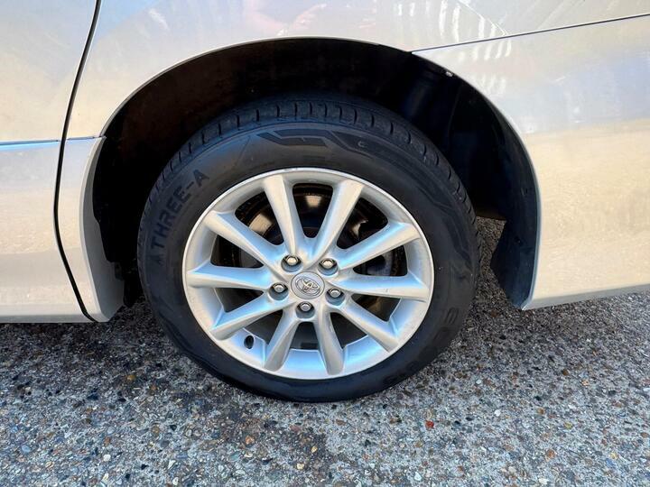 Toyota Estima 2.4L Mpv X Model Silver #32
