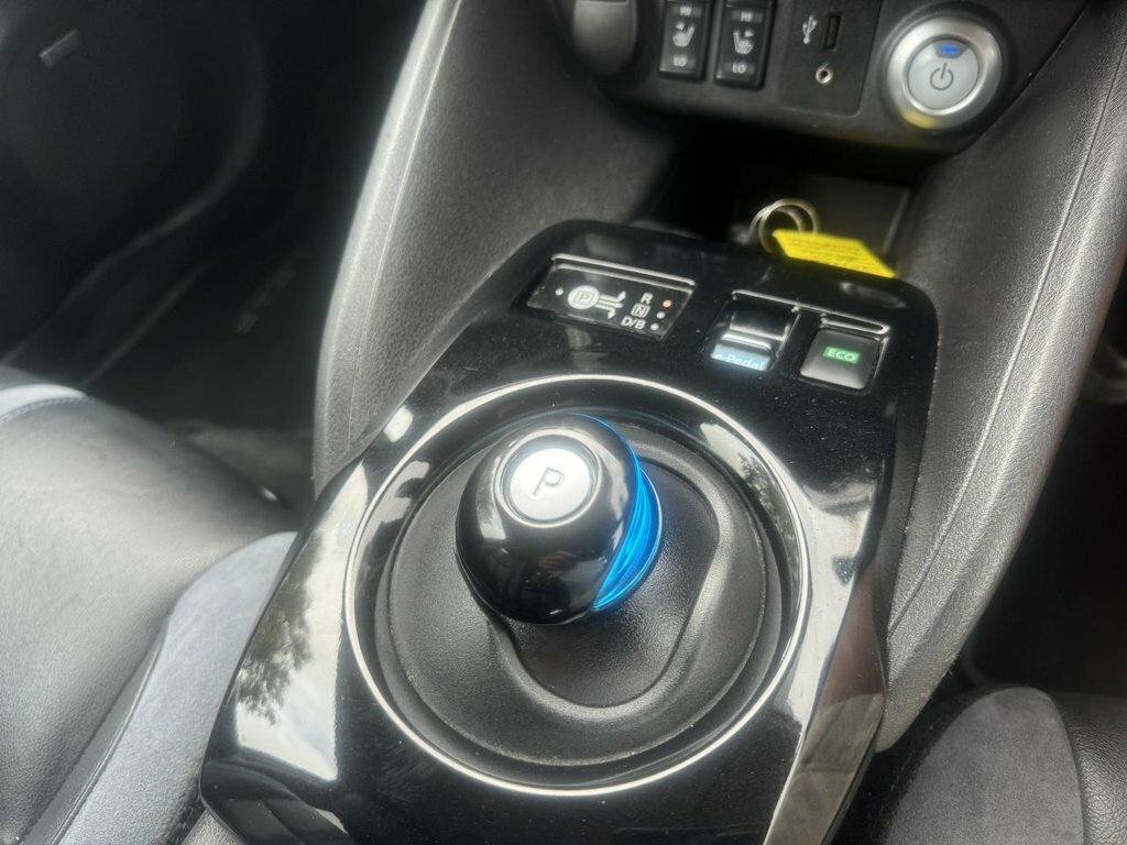 Nissan Leaf 40Kw N-connecta With Sat Nav And 360 View Cam Red #17