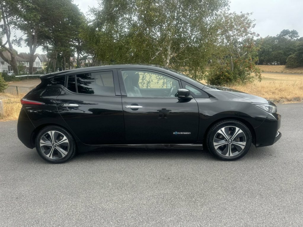Nissan Leaf Hatchback Black #3