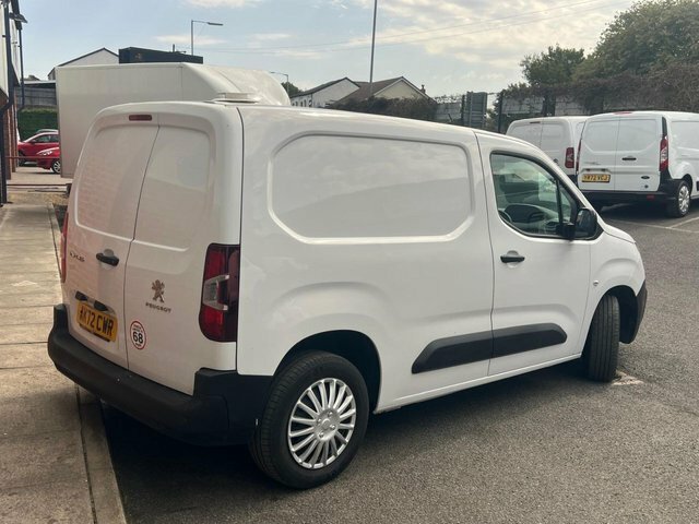 Peugeot Partner Bluehdi 1000 Professional Premium White #3