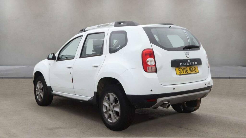 Dacia Duster Laureate White #6