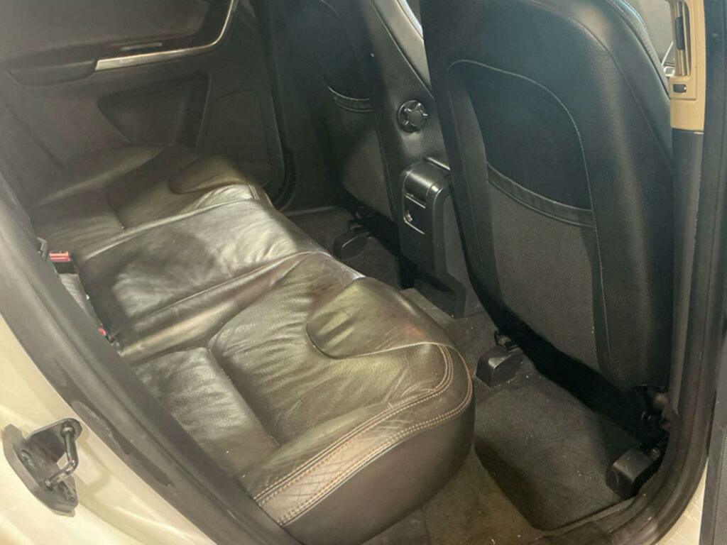 Volvo XC60 Se Lux Nav White #4