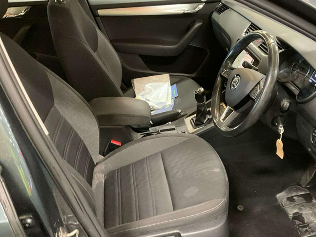 Skoda Octavia 1.5 Tsi Act Se Technology Euro 6 Ss GC19JHF Grey #3