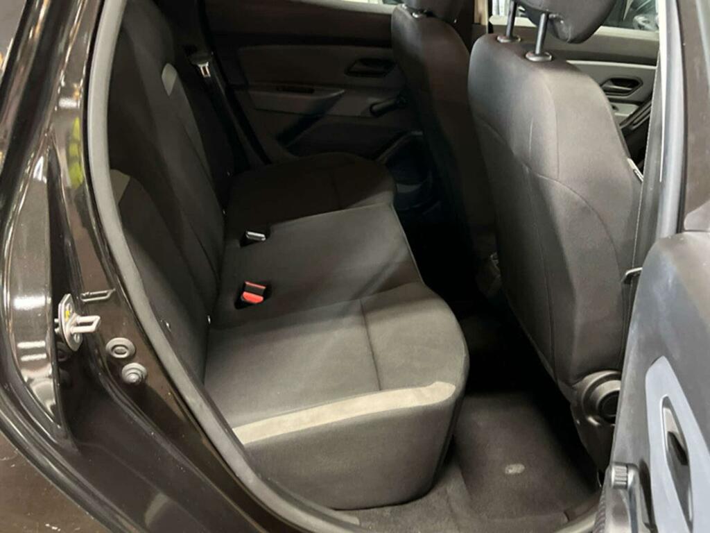 Dacia Duster Essential Black #4