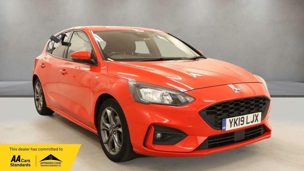 Ford Focus St-line Red