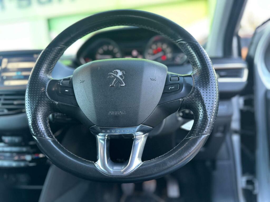 Peugeot 208 1.2 Vti 82 Access White #32