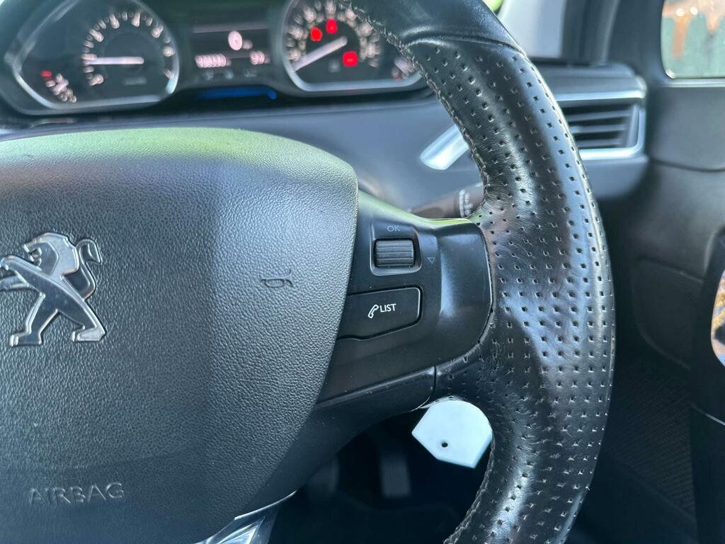 Peugeot 208 1.2 Vti 82 Access White #26
