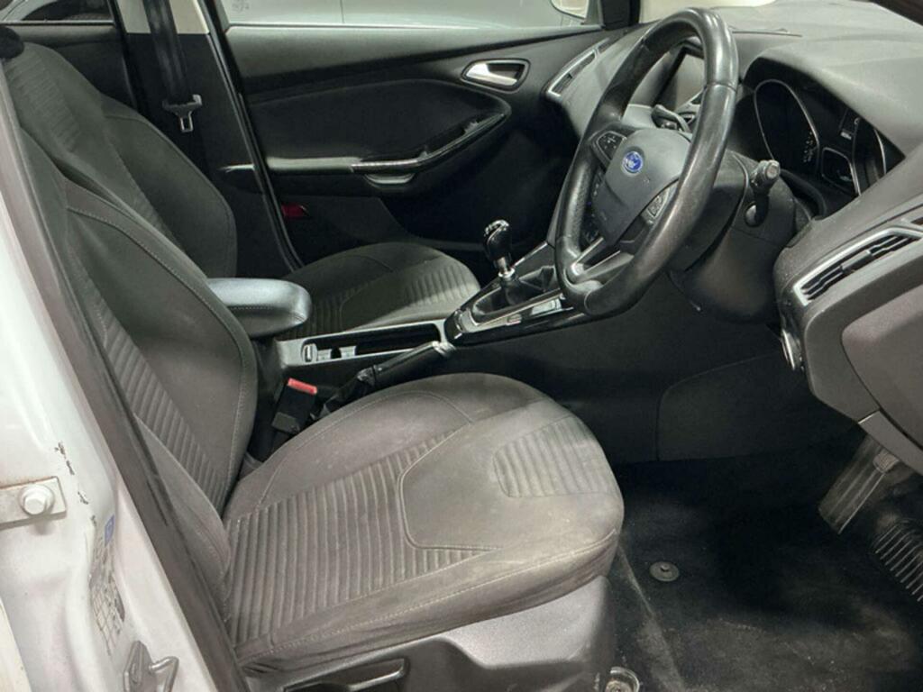 Ford Focus Titanium White #3