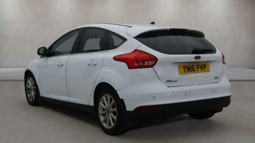 Ford Focus Titanium White #6