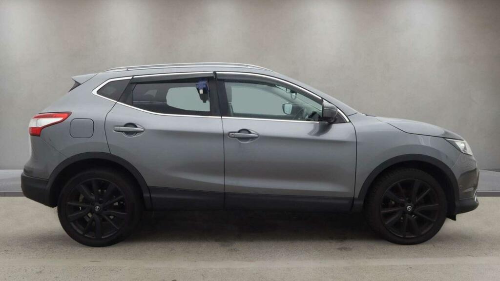 Nissan Qashqai 1.5L Tekna Red #9