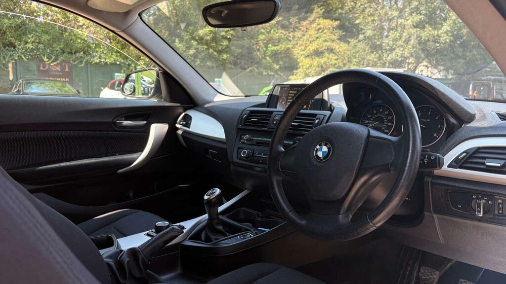 BMW 1 Series Es Black #6