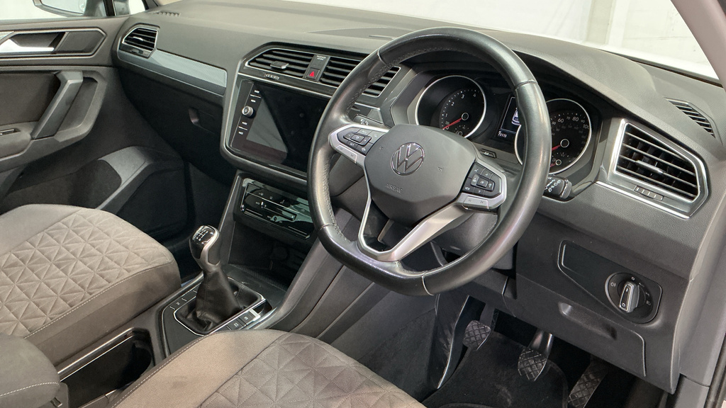 Volkswagen Tiguan Elegance Black #15