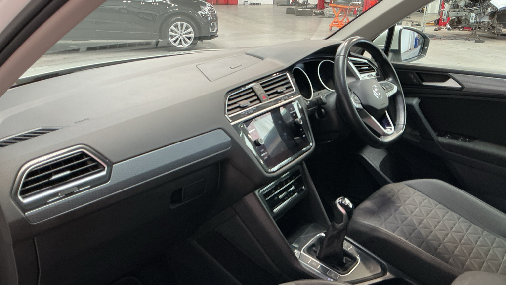 Volkswagen Tiguan Elegance Black #23