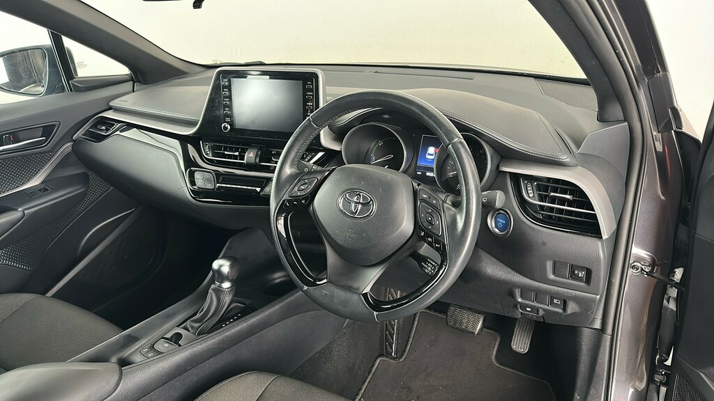 Toyota C-Hr Design White #31
