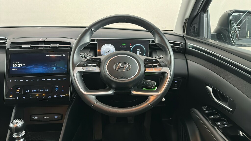 Hyundai Tucson Estate White #14