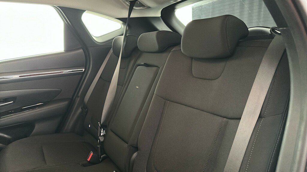 Hyundai Tucson Estate White #18
