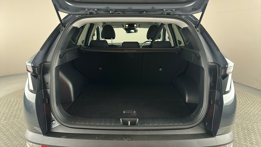 Hyundai Tucson Estate White #22