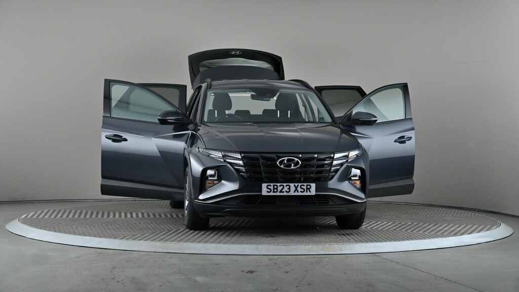 Hyundai Tucson Estate White #8