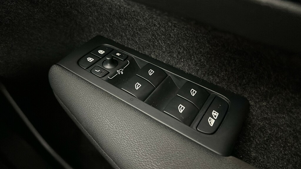 Volvo XC40 1.5 T4 Recharge Phev Plus Dark #27