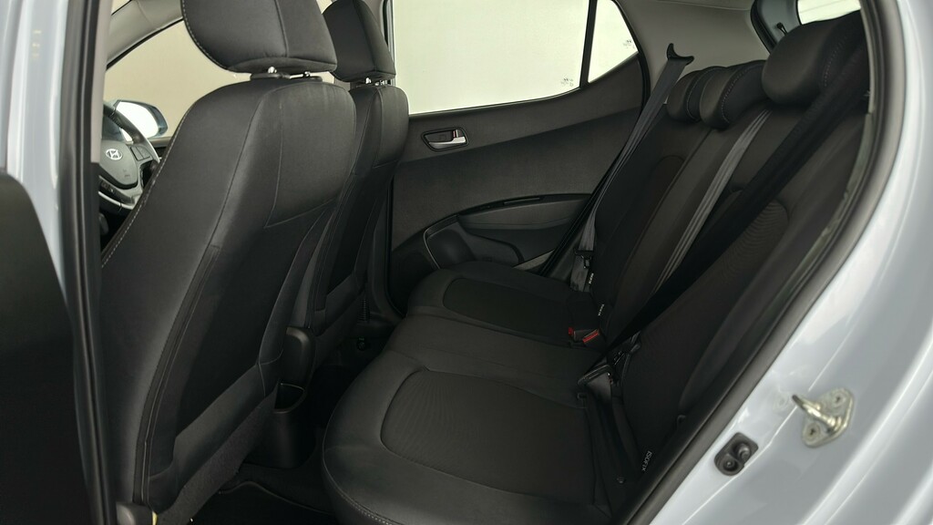 Hyundai I10 1.0 Play White #18