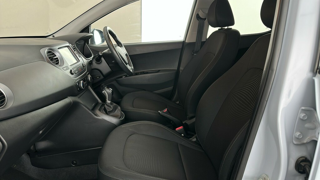 Hyundai I10 1.0 Play White #17