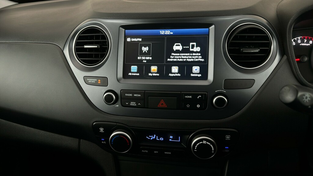 Hyundai I10 1.0 Play White #16