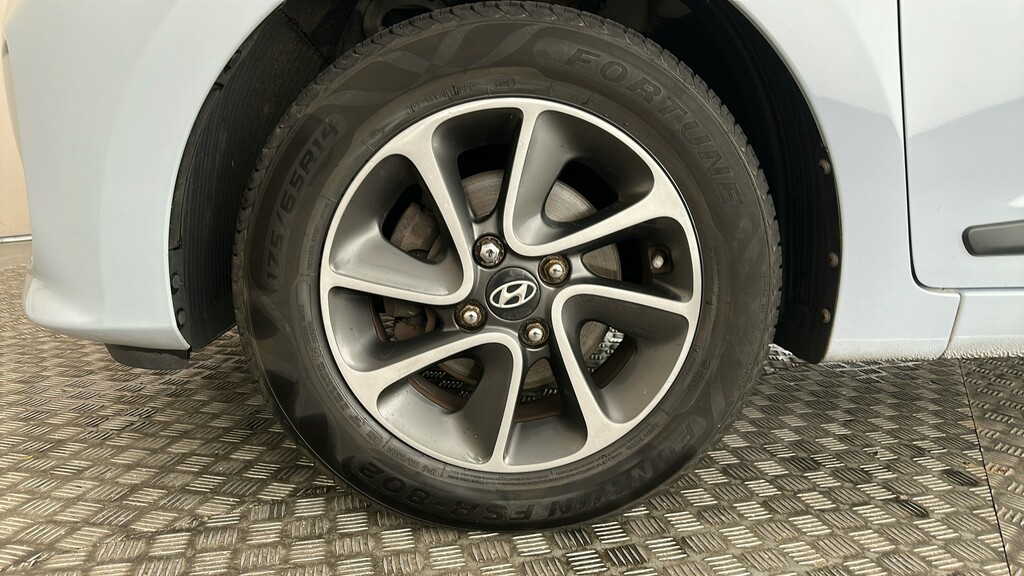 Hyundai I10 1.0 Play White #19