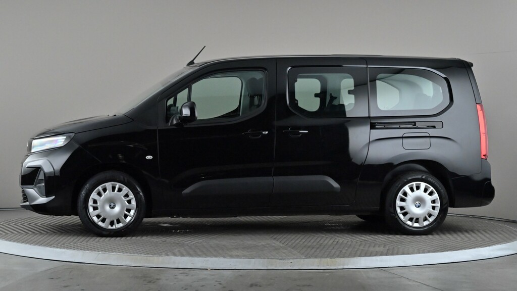 Vauxhall Combo-e Life 100Kw Design XL 52Kwh 7 Seat Black #3