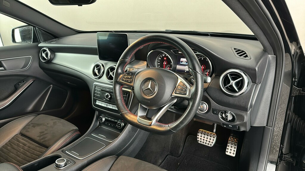 Mercedes-Benz GLA Class 1.3 Gla 200 Sport 161 Bhp Black #33