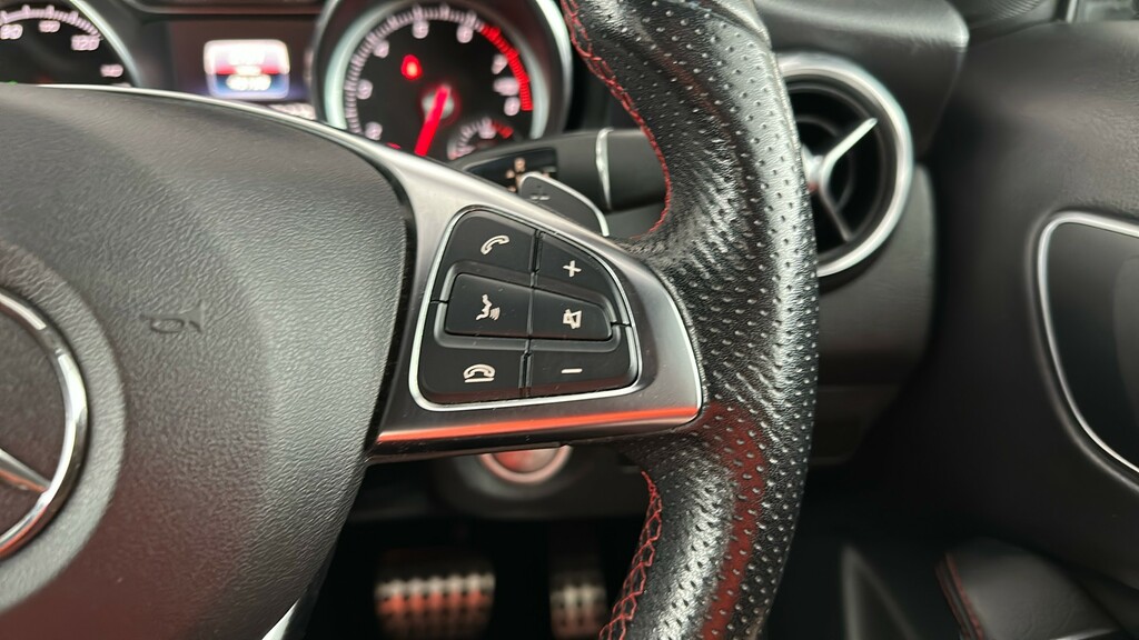 Mercedes-Benz GLA Class 1.3 Gla 200 Sport 161 Bhp Black #31