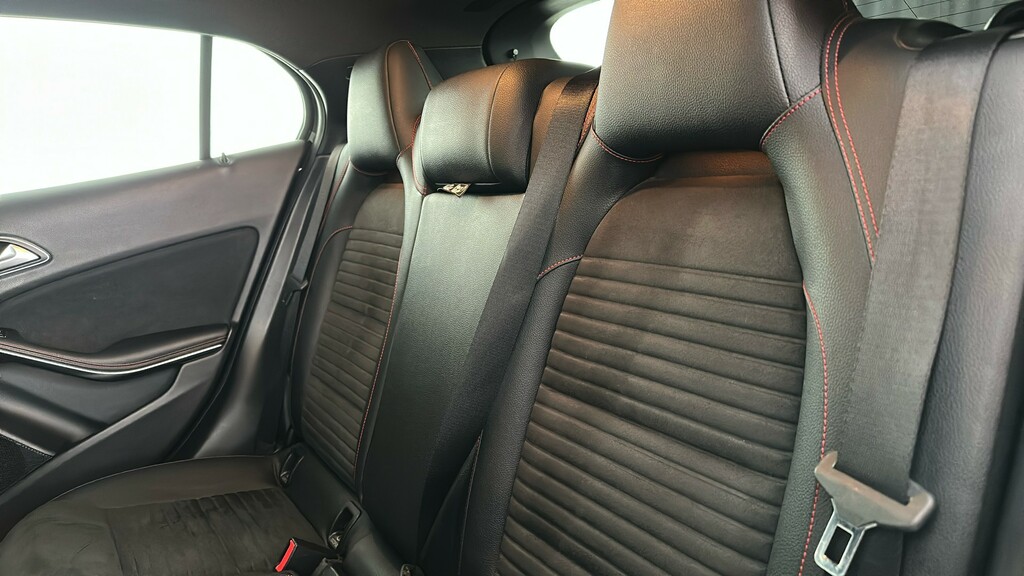 Mercedes-Benz GLA Class 1.3 Gla 200 Sport 161 Bhp Black #18