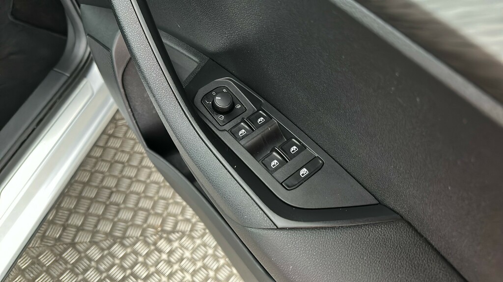 Skoda Karoq 1.5 Tsi Se L Dsg Black #31