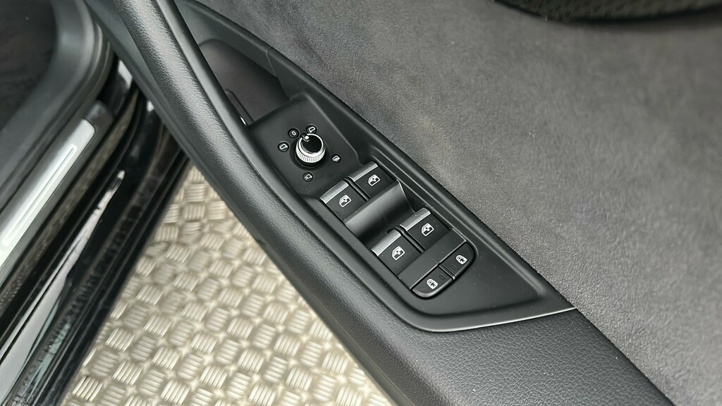 Audi A4 35 Tfsi Black Edition S Tronic Comfortsound Black #34