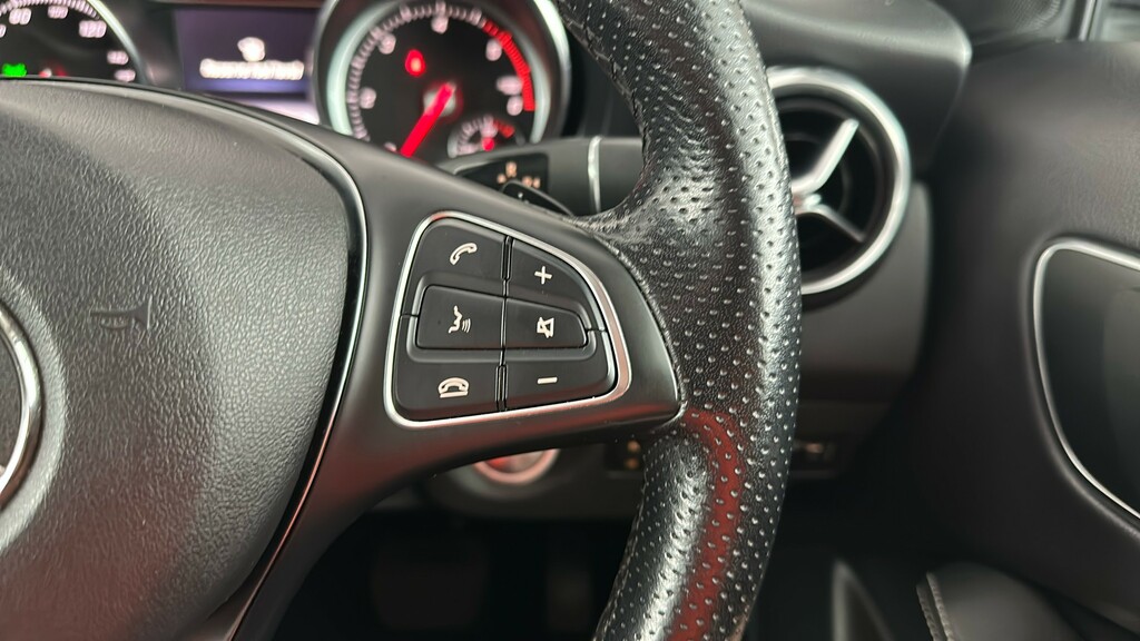 Mercedes-Benz GLA Class Gla 180 Urban Edition Silver #31
