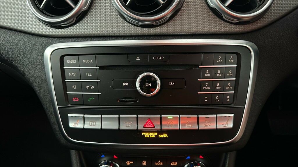 Mercedes-Benz GLA Class Gla 180 Urban Edition Silver #26