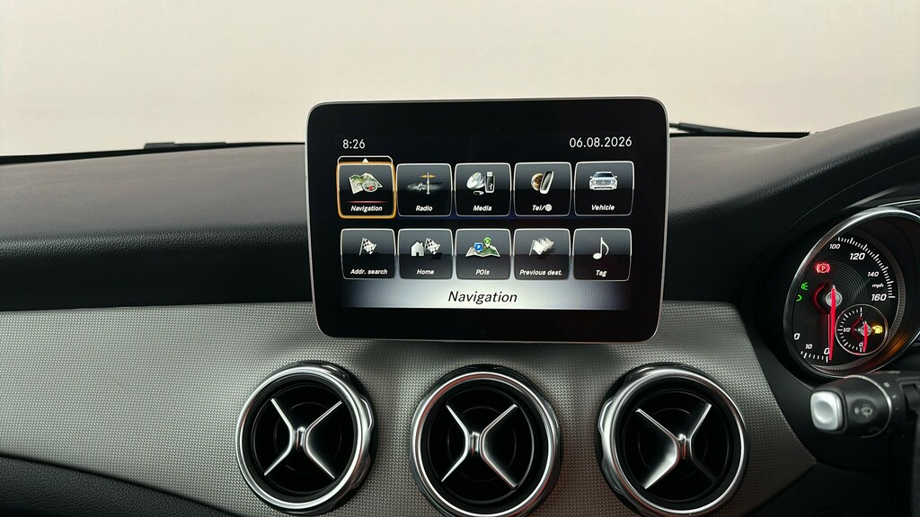 Mercedes-Benz GLA Class Gla 180 Urban Edition Silver #16