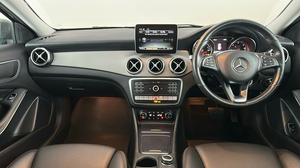 Mercedes-Benz GLA Class Gla 180 Urban Edition Silver #13