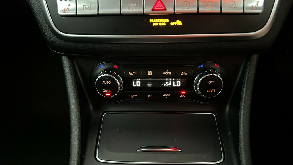 Mercedes-Benz GLA Class Gla 180 Urban Edition Silver #27