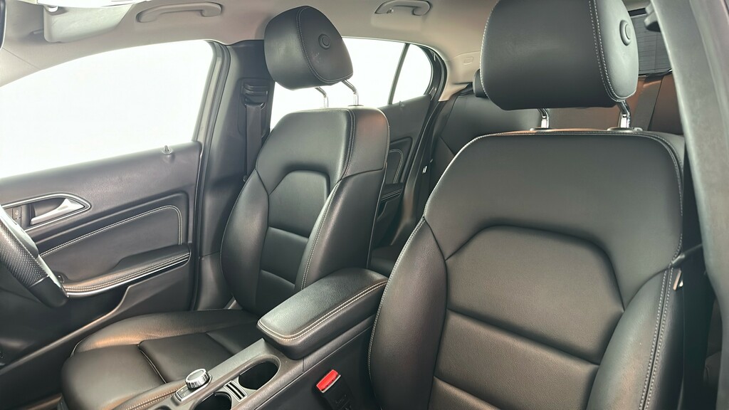 Mercedes-Benz GLA Class Gla 180 Urban Edition Silver #17