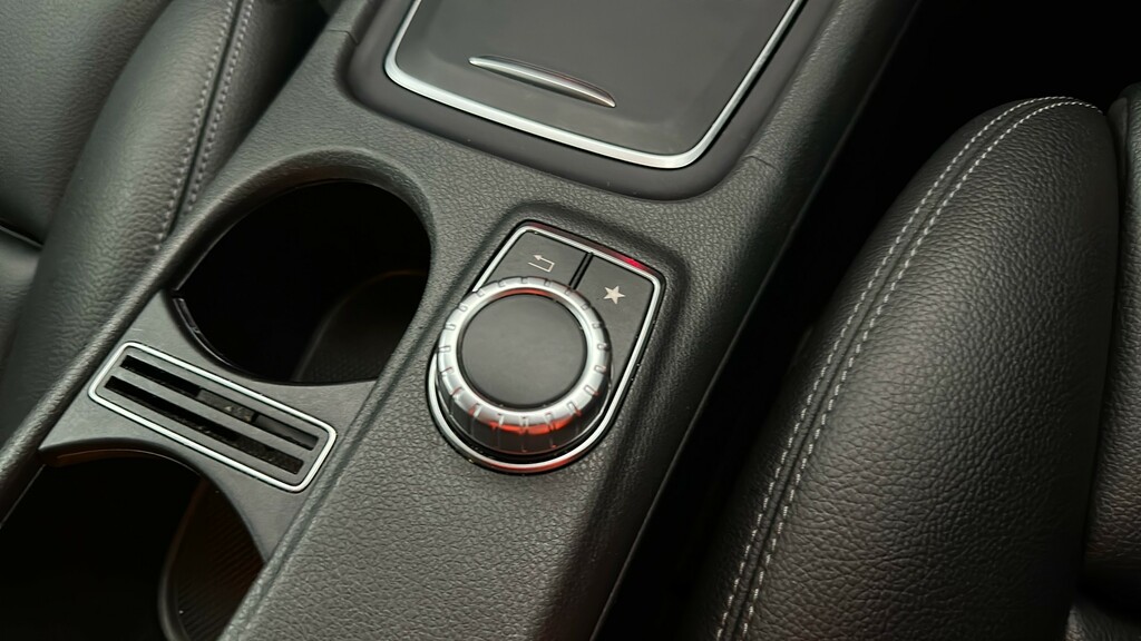Mercedes-Benz GLA Class Gla 180 Urban Edition Silver #28